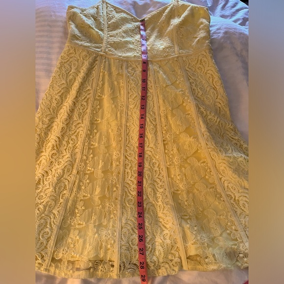 Tags on, sunshine yellow, lace dress, side zipper, size L. - Picture 10 of 12